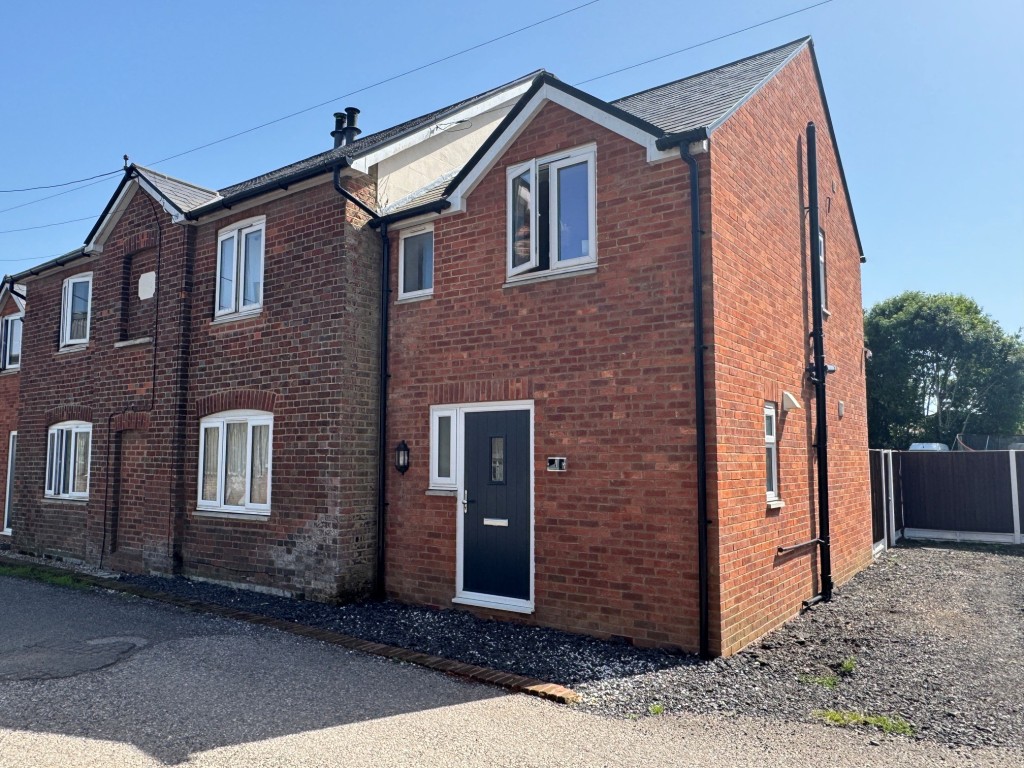 Lot: 108 - SEMI-DETACHED COTTAGE - RESIDENTIAL INVESTMENT - The Cottage